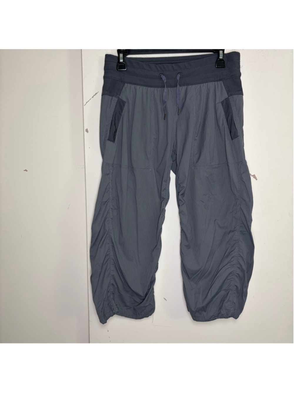 Lululemon Dance Studio Crop 25" Gray Pinstripe Ruched Capri Pants Size 10